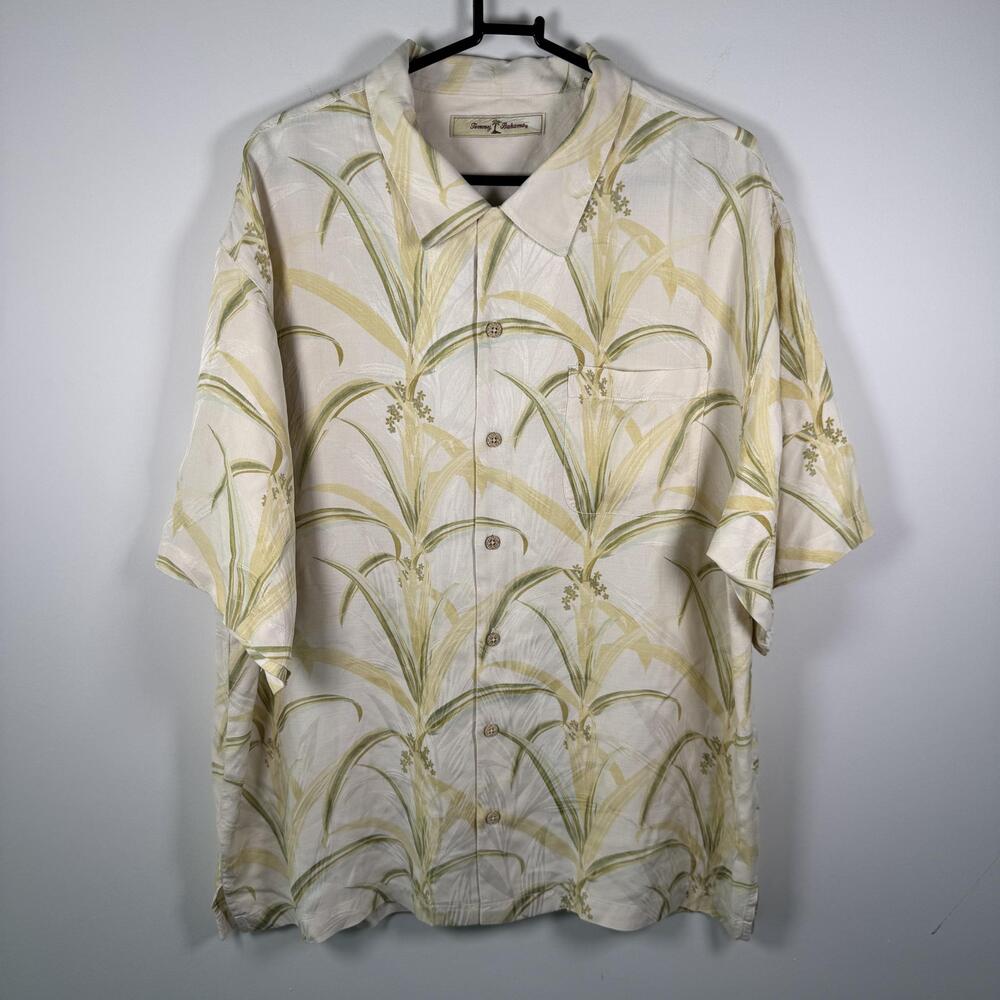 Tommy Bahama Shirt Mens XL White 100% Silk Floral Camp Hawaiian Button Up